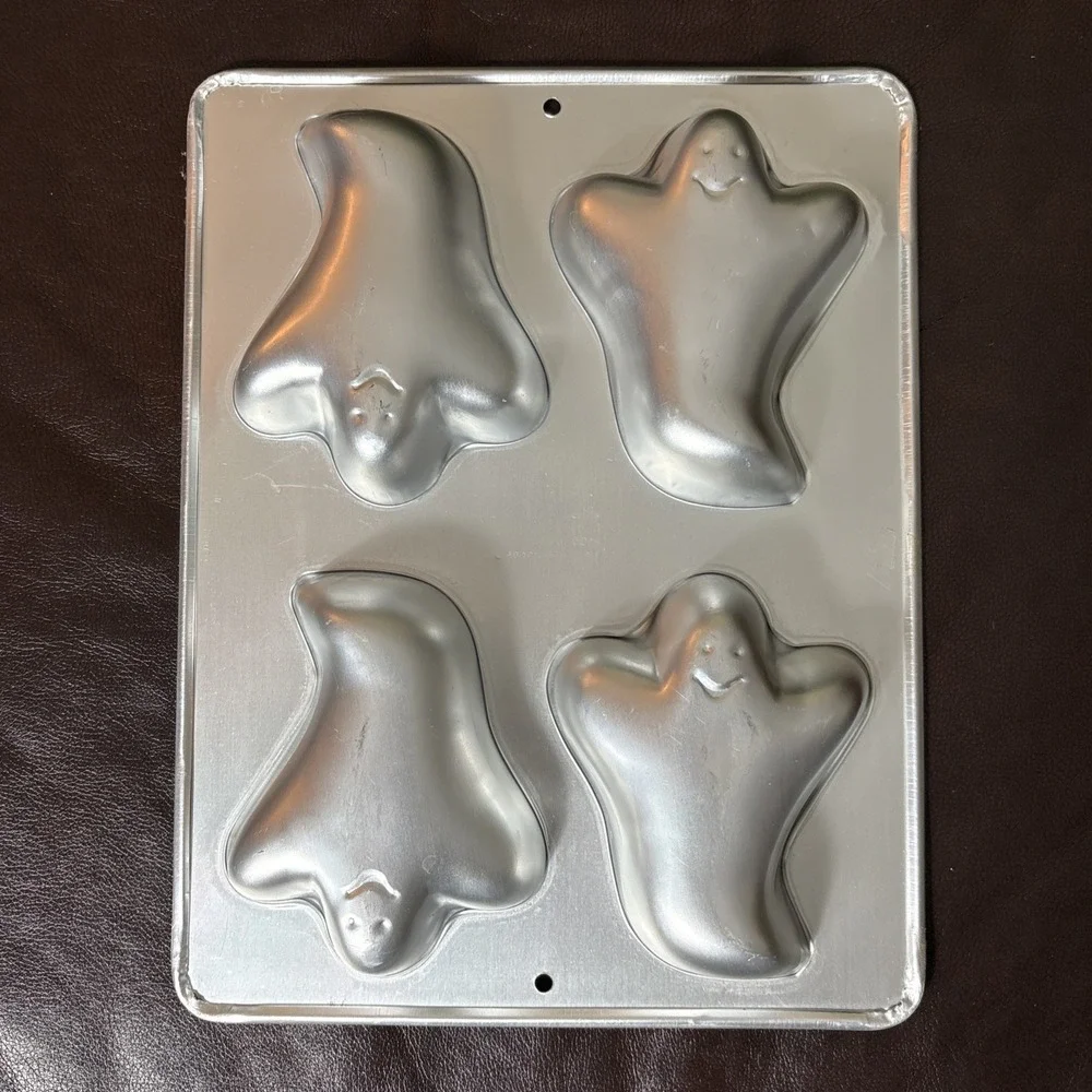 1992 Halloween‎ 4 Ghost Cake Pan Wilton #2105-9471